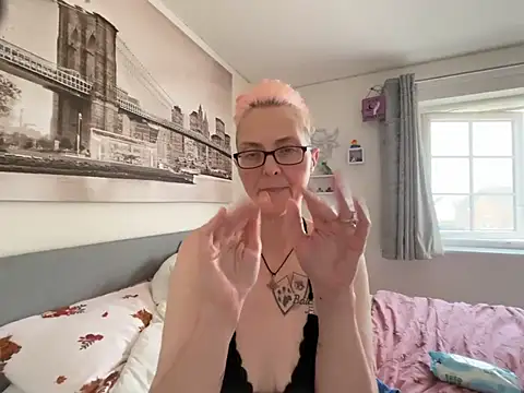 Curvy-Jinx – Live XXX-chat
