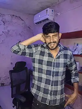HotXKrish Adlı Modelin Canlı XXX Sohbeti