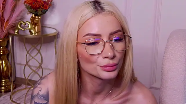 AngieShae 现场XXX聊天