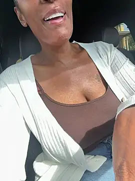 Chat XXX en directo de ThatGilfNextDoor