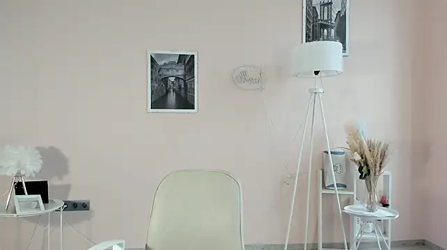 Chat +18 de EmeraldDrebes ao vivo