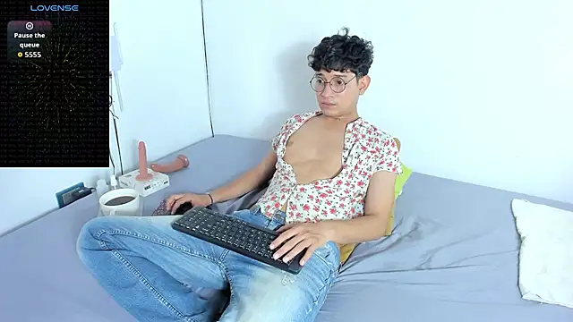 Benjamin_Buster: онлайн-секс-чат