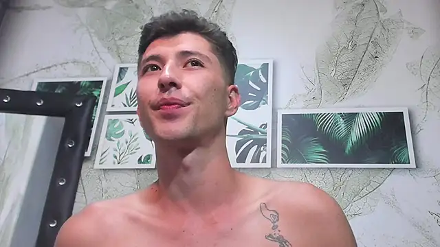XXX chat uživo modela Valentiino69