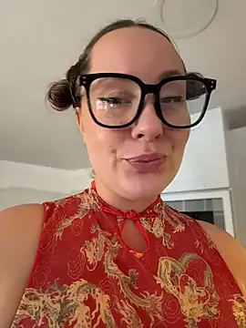 Mona_Plus Adlı Modelin Canlı XXX Sohbeti
