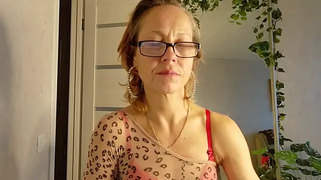 LioraWeiss Chat XXX live