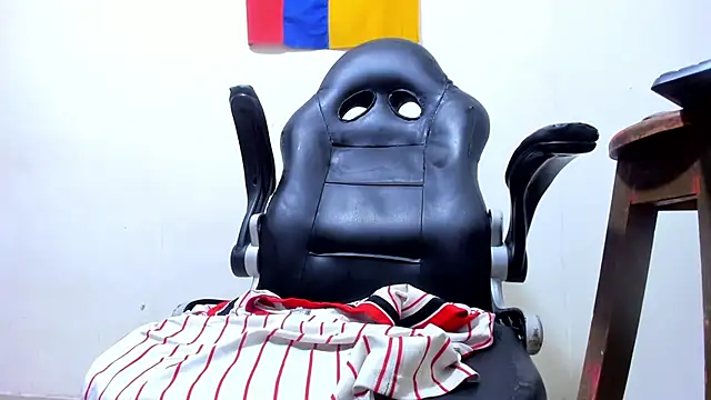 miss_bigcockts' Live XXX Chat