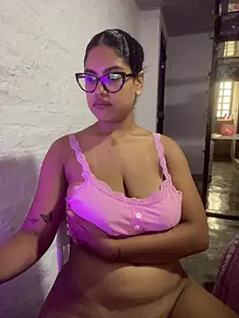 Kittybrown18 Adlı Modelin Canlı XXX Sohbeti