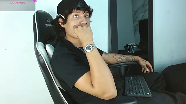 Онлайн чат XXX MaximilianRoth