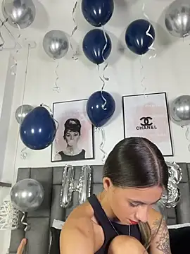 دردشة JuliaColemann الجنسية المباشرة