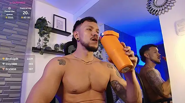 XXX chat uživo modela ARON_TAYLER01