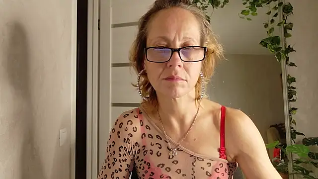 LioraWeiss' Live XXX Chat