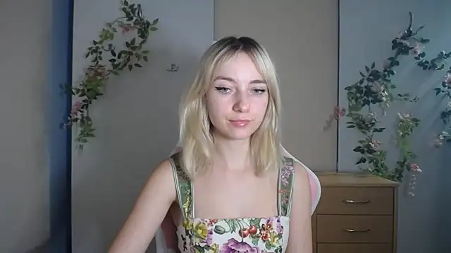 LuciaYoung's Live XXX Chat