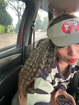 צ'אט XXX בשידור חי של roxyrougee