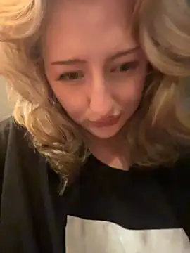 RonnieKiss XXX чат на живо