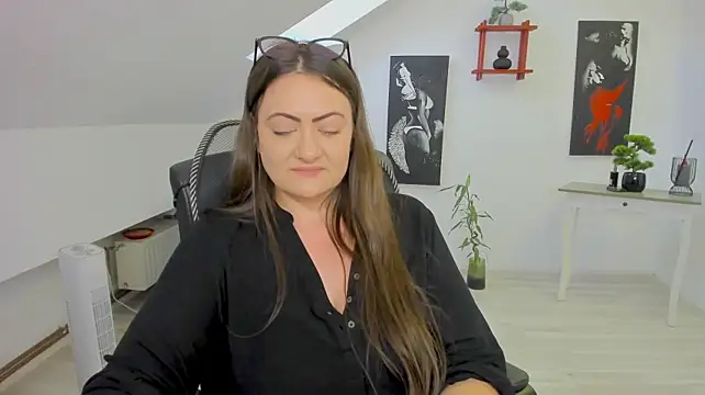MistressDarrah 라이브 XXX 채팅
