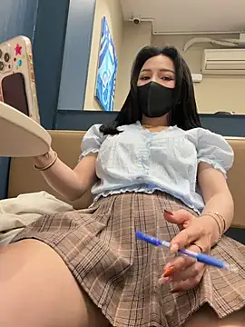 Linh_2004's Live XXX Chat