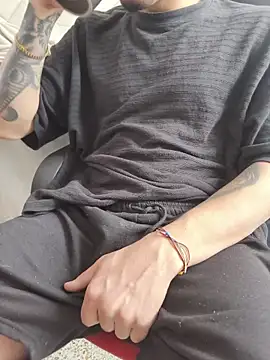 AlphaMasterXxx élő XXX-chatje