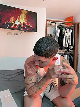Chatroom XXX en direct de GabrielX77_