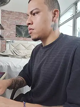AlphaMasterXxx's Live XXX Chat