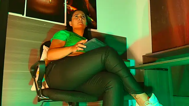Mila_cams1_ élő XXX-chatje