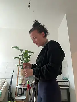SkinnyLilly – Live XXX-chat