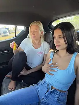 XXX chat uživo modela TUNDEROSE1