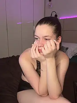 PeachCheeks_'s Live XXX Chat