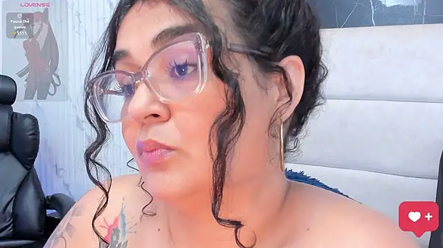 XXX chat uživo modela Reginavegaa