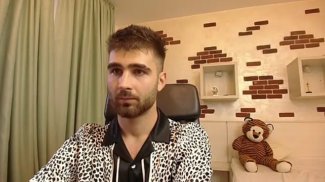 צ'אט XXX בשידור חי של KyloEast