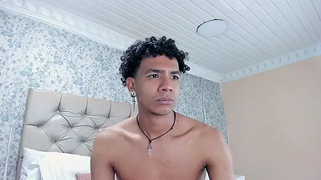XXX chat uživo modela MarckThompsonn