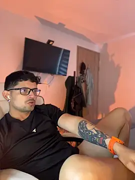 TroyeKnight Live XXX Chat