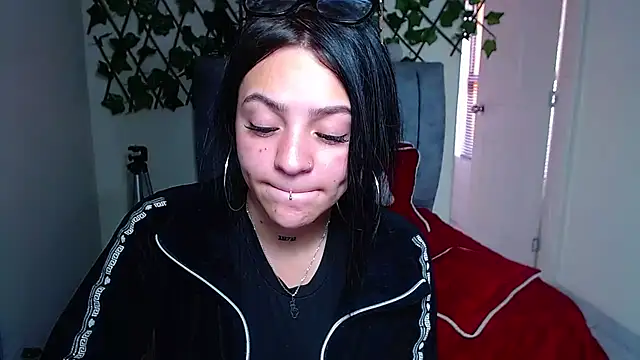 Czat XXX na żywo – Violettasquirt
