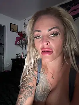 Pokazy przed kamerką – barbiebeauty210