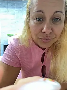 SabinaSweety Adlı Modelin Canlı XXX Sohbeti
