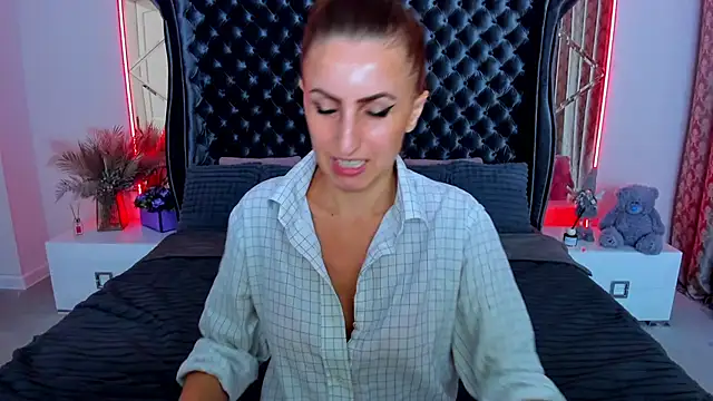 Rebecca_Diamond Chat XXX in diretta