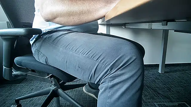 Show modela 69bezfleku na web-kameri