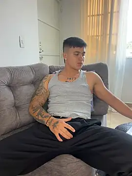 Christopher_strongg XXX чат на живо