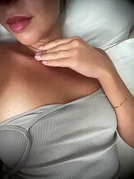 tina1your1 Adlı Modelin Canlı XXX Sohbeti