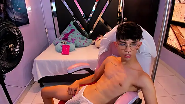 LiamHeatx Live XXX-Chat