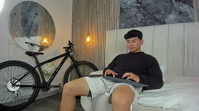 dark_ay live XXX chat