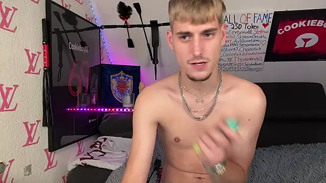 Cookieboy88 Show in webcam