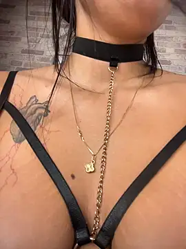 צ'אט XXX בשידור חי של CherrySmirkXXX
