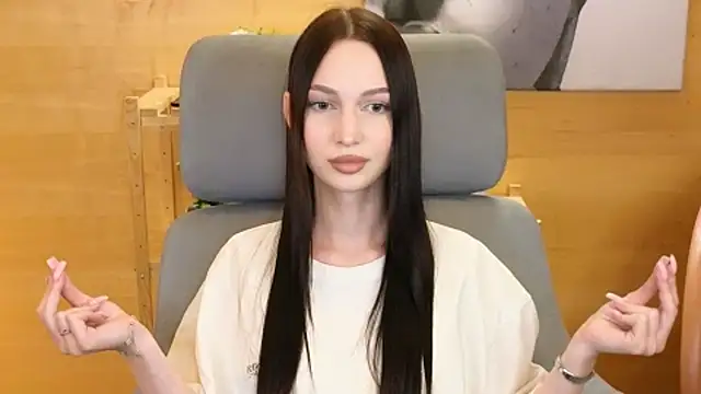EmikoMenasco Chat XXX in diretta
