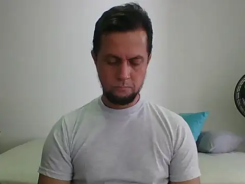 TRIISTAN_KING10 Adlı Modelin Web Kamerası Şovu