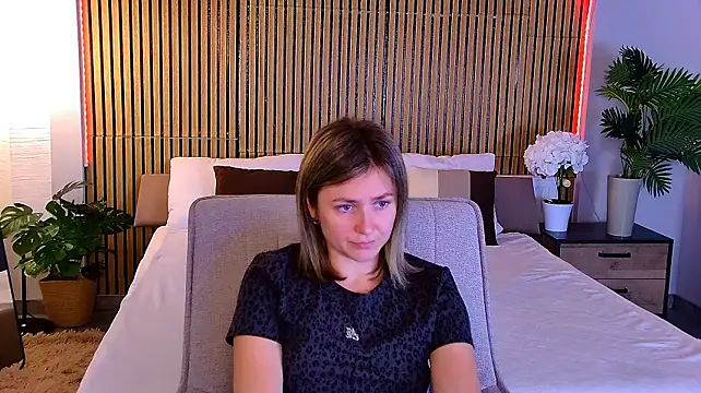 EmeraldGlow's Live XXX Chat
