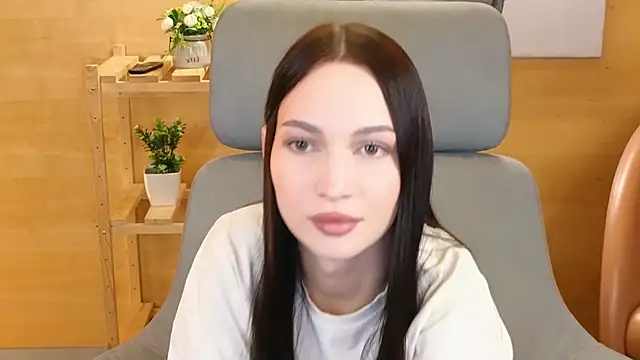EmikoMenasco Adlı Modelin Canlı XXX Sohbeti