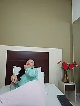 AliceRossi Adlı Modelin Canlı XXX Sohbeti