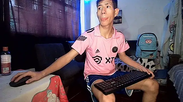 dareck_18n Live XXX chat