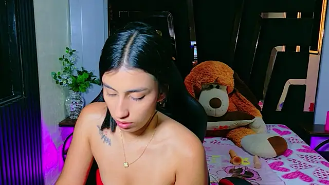 KattiSQUIRTTx Chat XXX in diretta