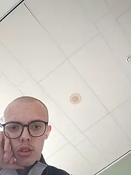 SensitiveMachine9 Show in webcam